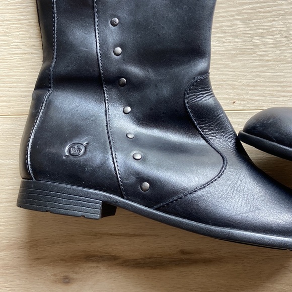 Born tall leather boot with side zip and gun metal studs women’s size 7 - Picture 5 of 16